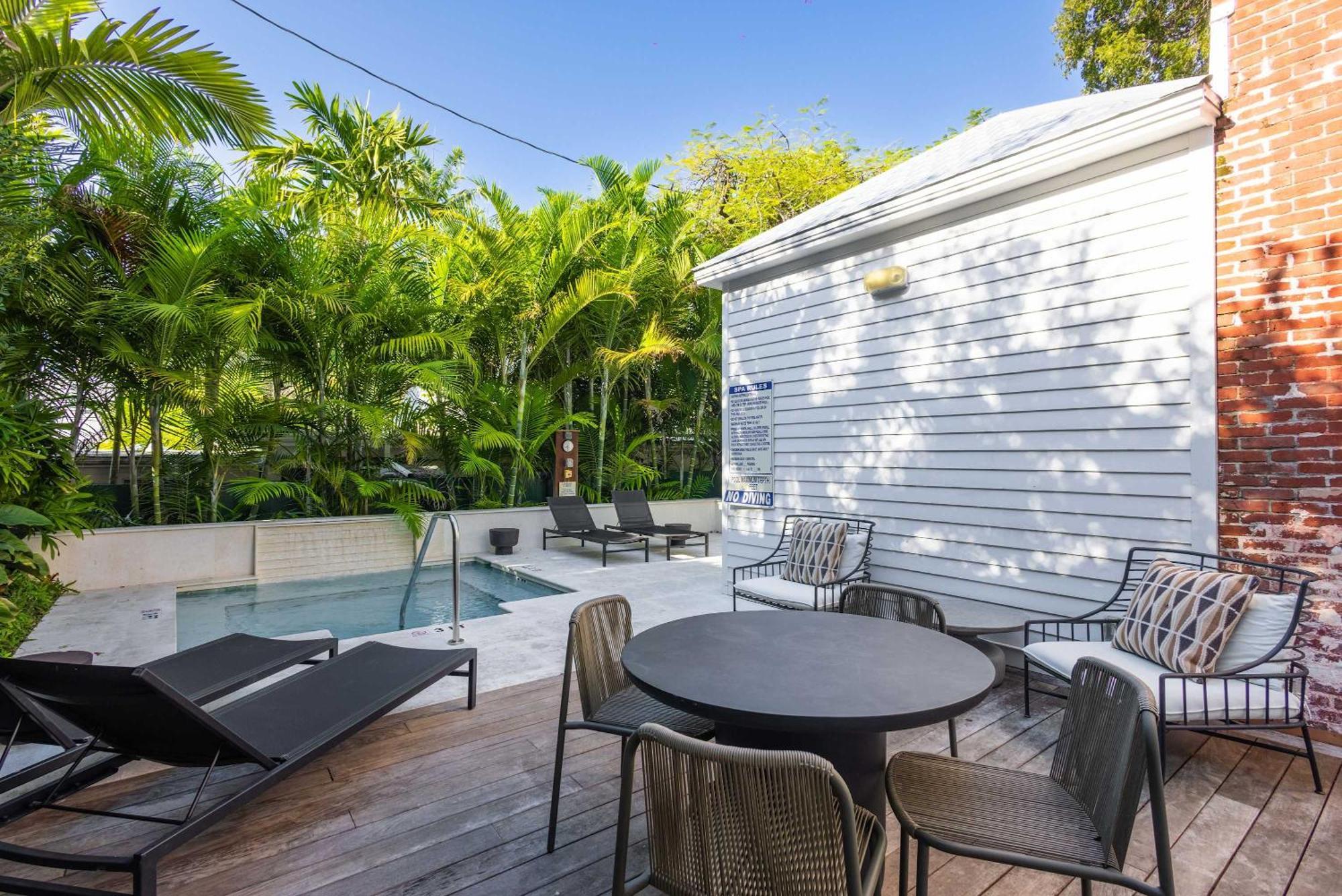 Takeover At The Grand Maloney Key West Exterior foto
