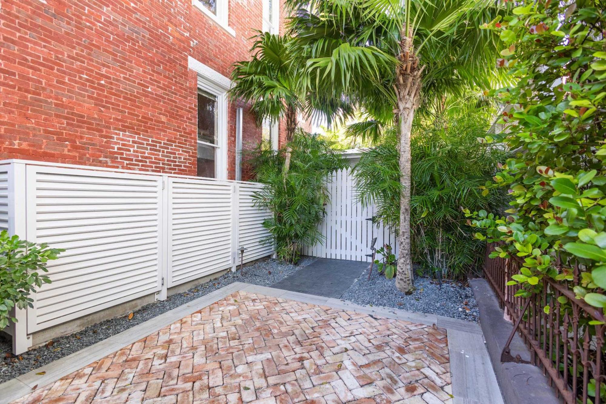Takeover At The Grand Maloney Key West Exterior foto
