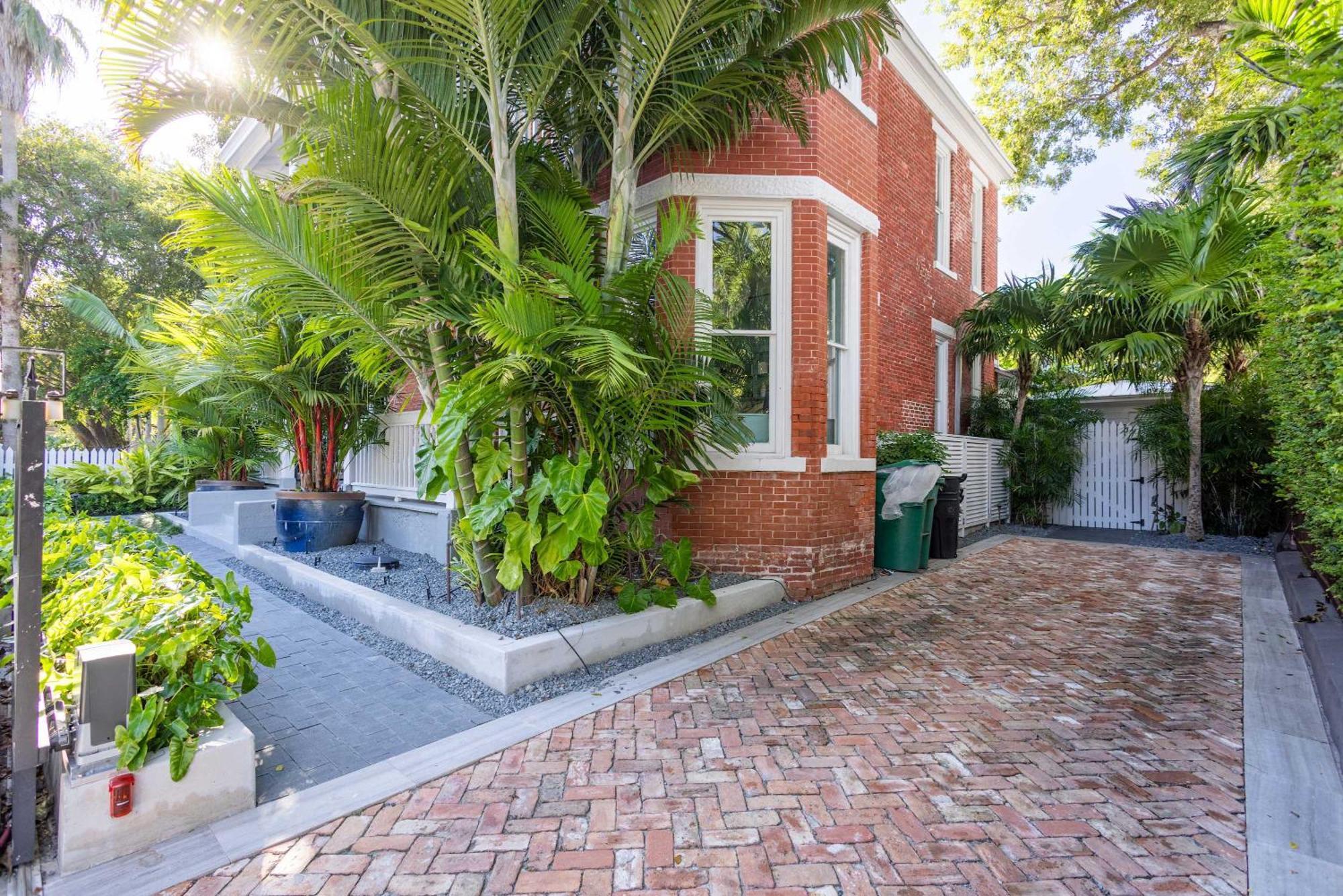 Takeover At The Grand Maloney Key West Exterior foto