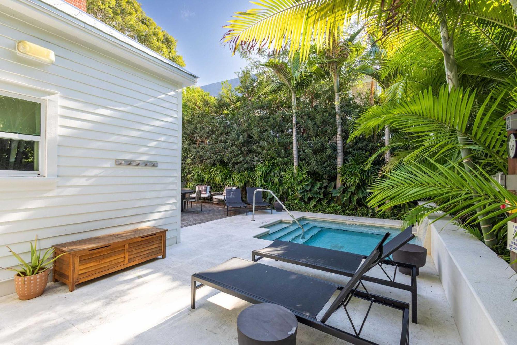 Takeover At The Grand Maloney Key West Exterior foto